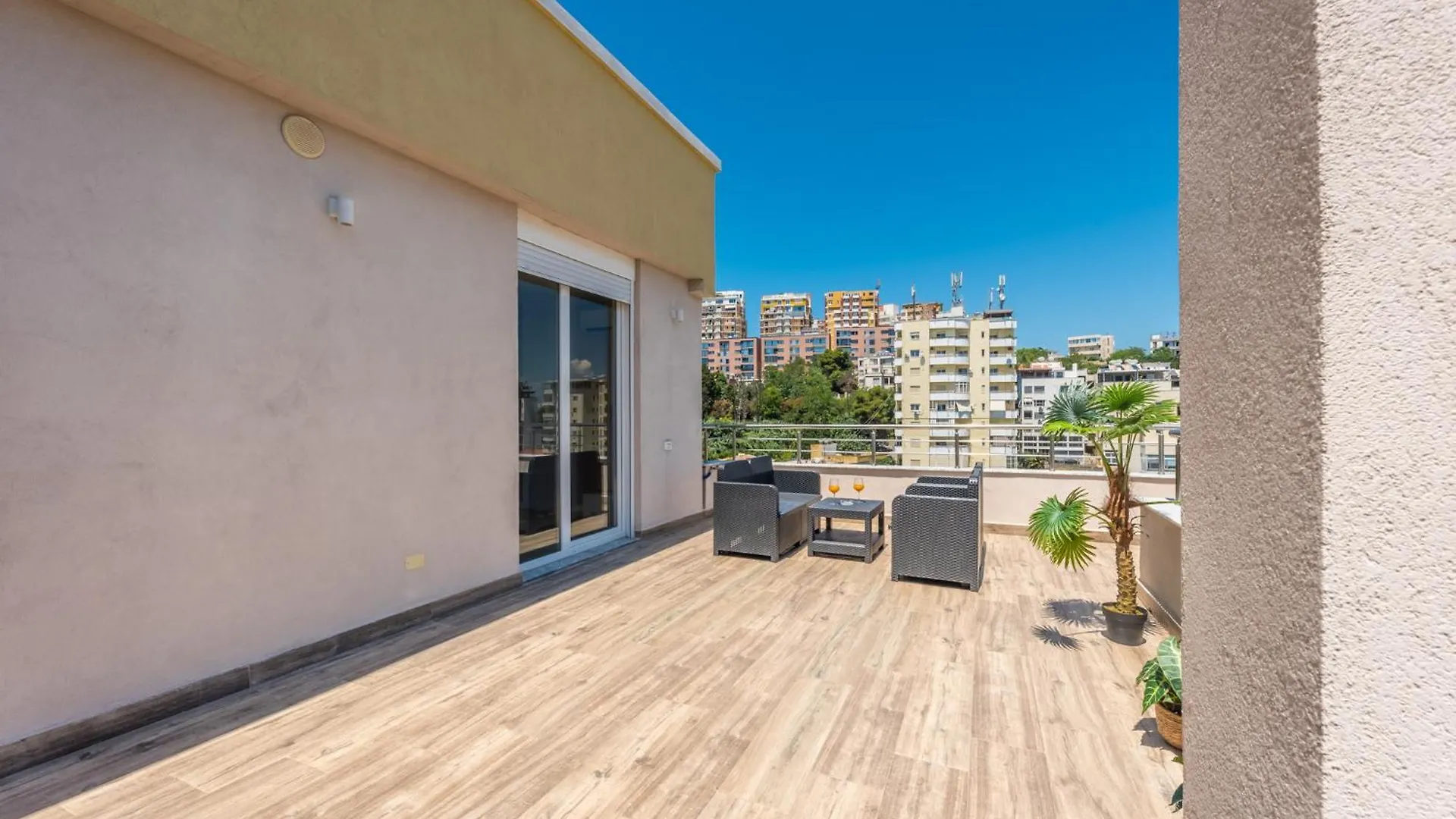 Apartamento Head In The Clouds Brand New Penthouse Durrës